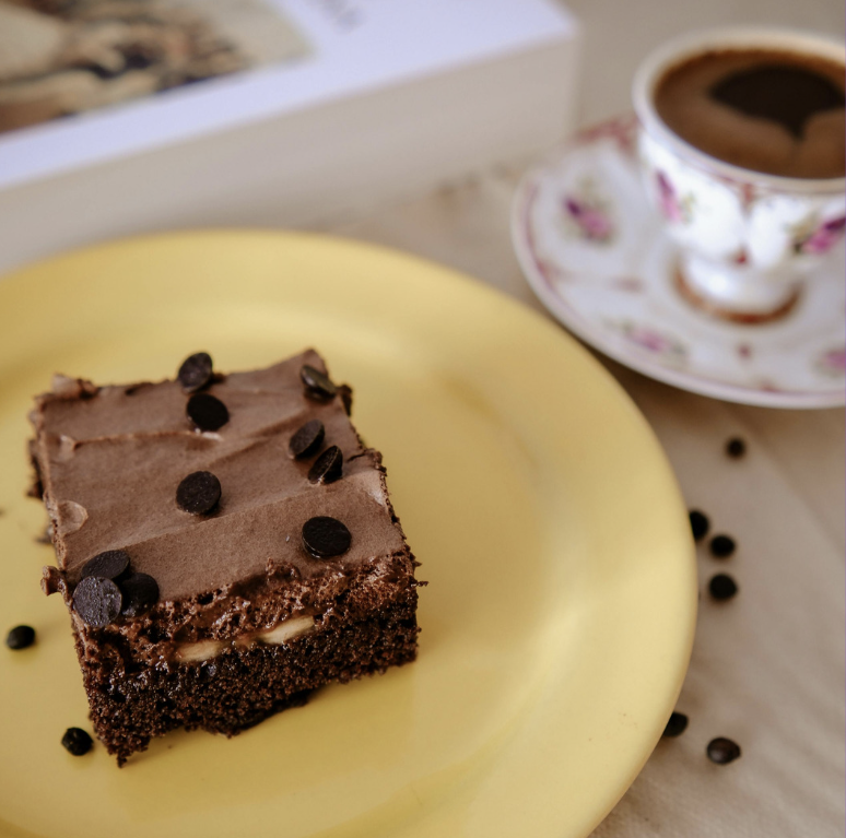 Brownie al cacao con crema al caffè, senza zucchero e senza glutine