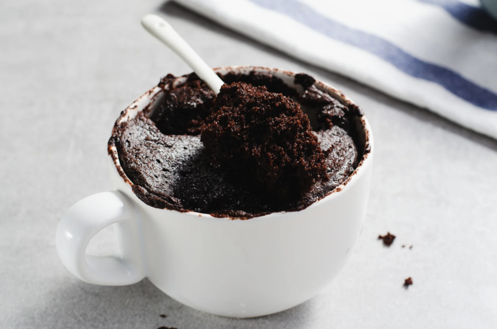 Torta in Tazza Low Carb e Cheto: Pronta in 2 Minuti al microonde