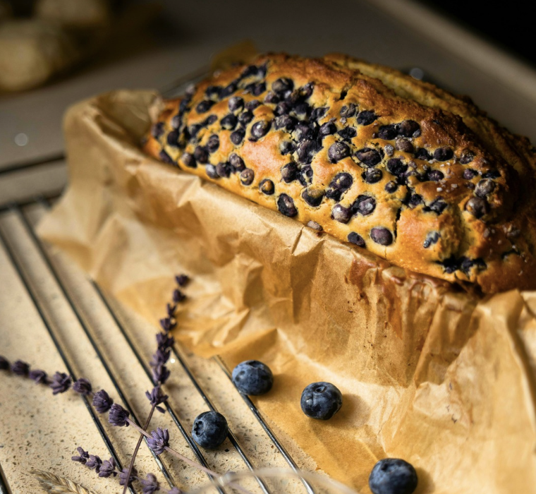 Plumcake al cocco e yogurt con mirtilli: senza glutine e morbidissimo